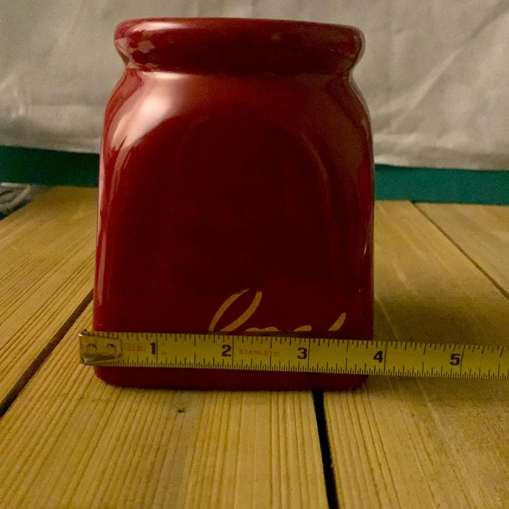 3/$15 ✨ Flash Sale. ‎ Valentine’s Day Vase - red love
